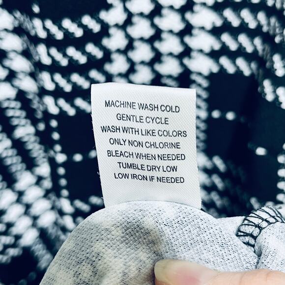 Violet B Houndstooth 3/4 Bell Sleeve Dress 1X - Picture 7 of 7